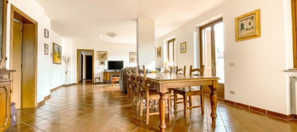 4 bedrooms House in Suno, Italy No. 377466 2