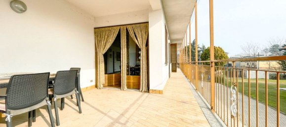 4 bedrooms House in Suno, Italy No. 377466 3