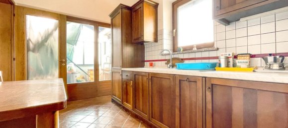 4 bedrooms House in Suno, Italy No. 377466 7