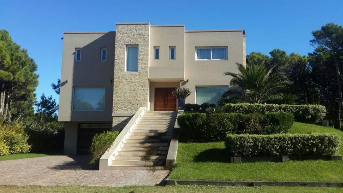 Дом с 4 спальнями в Мар-дель-Плата, Аргентина № 99522