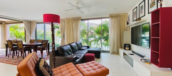 5 bedrooms Villa in Riviere Noire, Mauritius No. 136 3