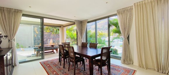 5 bedrooms Villa in Riviere Noire, Mauritius No. 136 4