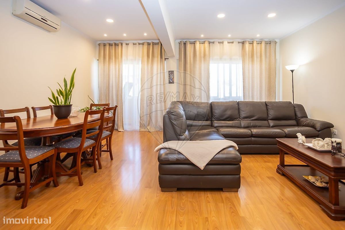 4 bedrooms Apartment in Lisbon, Portugal No. 219629