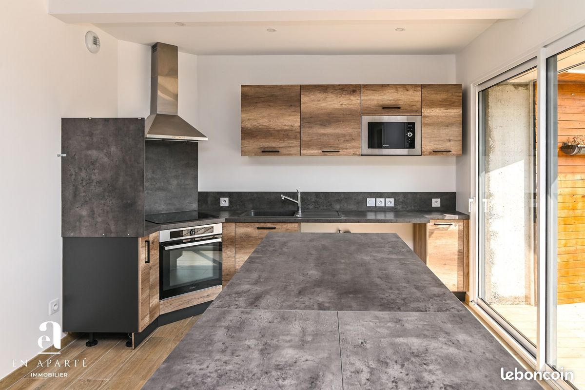 3 bedrooms Townhouse in Vaugneray, France No. 335327