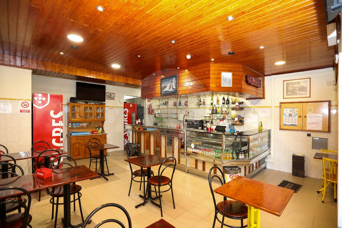 40m² Commercial property in Rio de Mouro, Portugal No. 75737