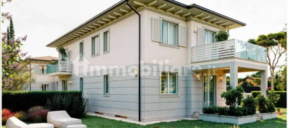 2 bedrooms Villa in Pietrasanta, Italy No. 191732 2