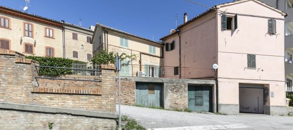 4 bedrooms Apartment in Ostra Vetere, Italy No. 378018 2