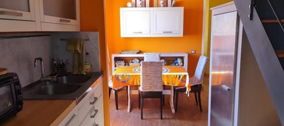 4-salle Appartement à Carrara, Italy No. 300710 4