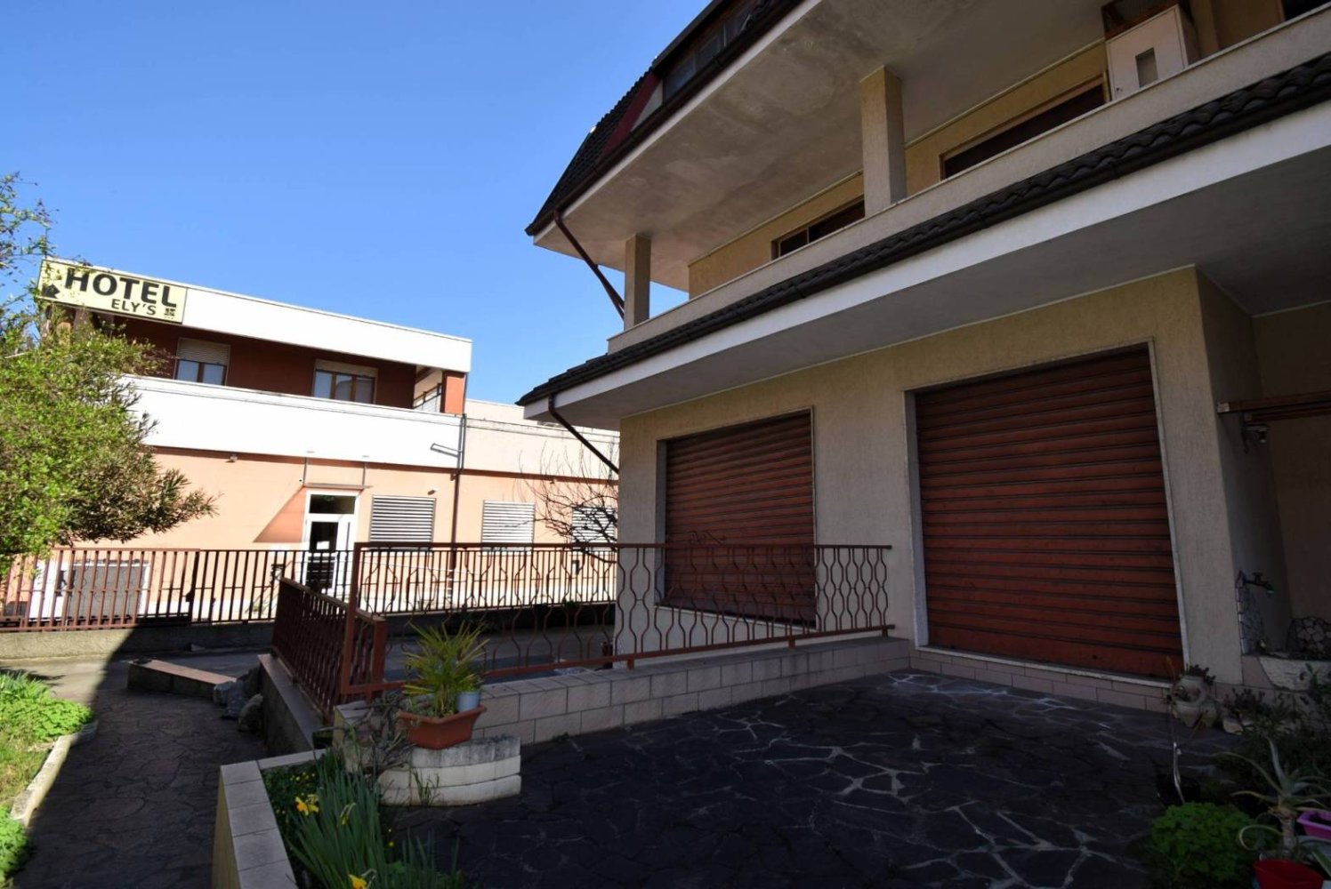 Imóvel comercial de 1 divisão em Pieve Emanuele, Italy N.º 157937