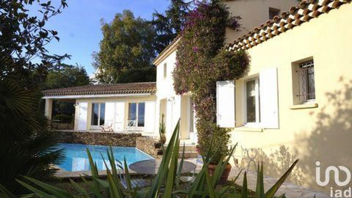 4 bedrooms House in Hyeres, France No. 9046
