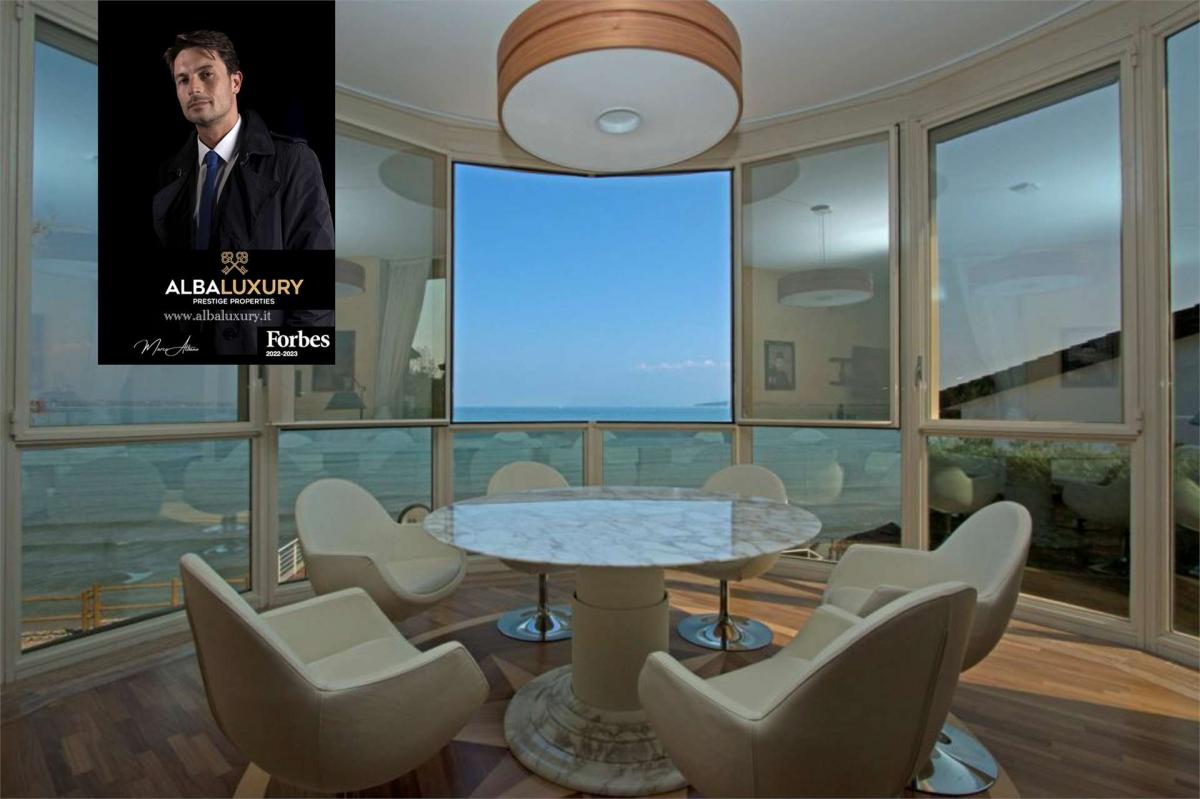 3 bedrooms Villa in Desenzano del Garda, Italy No. 534