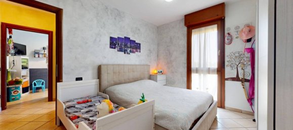 Apartamento de 2 dormitorios en Rubiera, Italy No. 371318 11