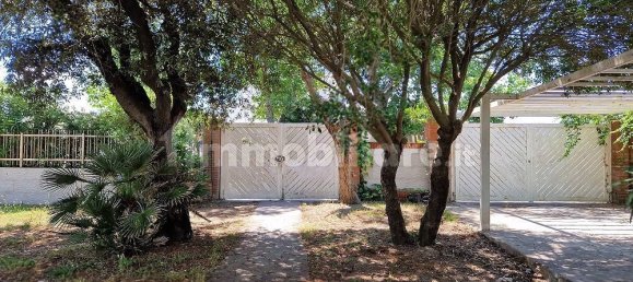 4 Schlafzimmer Villa in Fiumicino, Italy, Nr. 31200 18