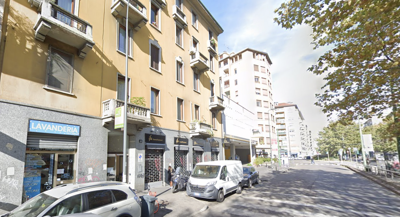 1 room Commercial property in Milan, Italy No. 248407
