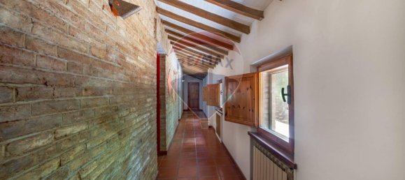 Casa de 13 habitaciónes en Ostra, Italy No. 2259 11