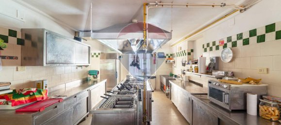 Casa de 13 habitaciónes en Ostra, Italy No. 2259 9