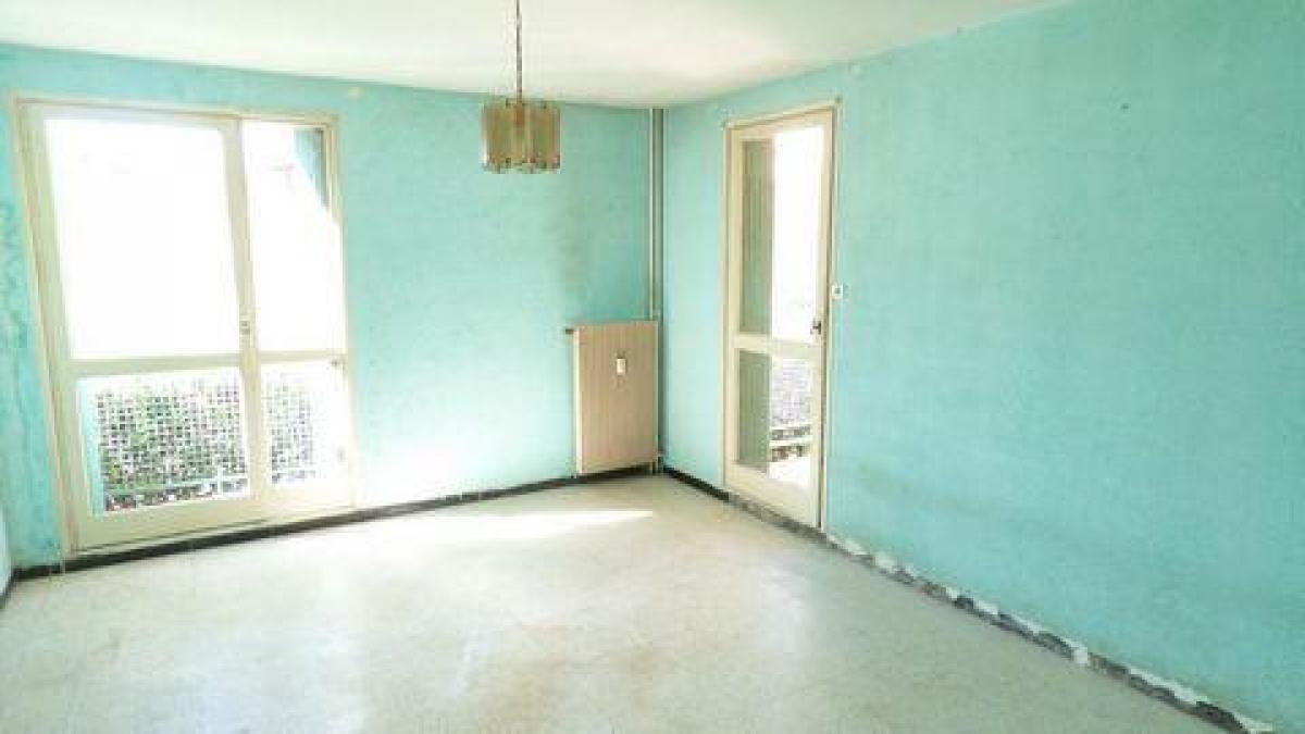 2 bedrooms Condo in Nimes, France No. 32198