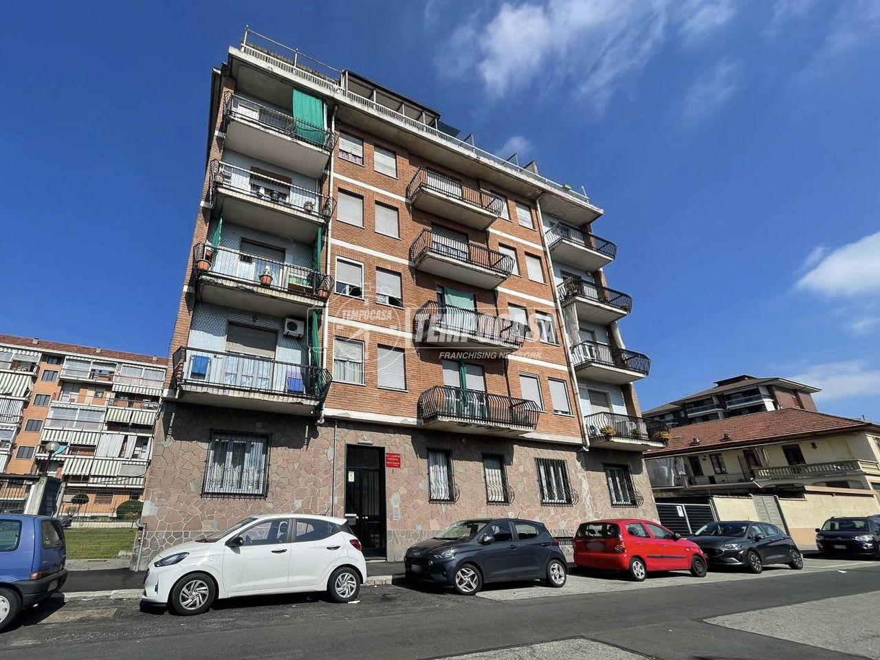 3 rooms Apartment in Turin, Italy No. 167621
