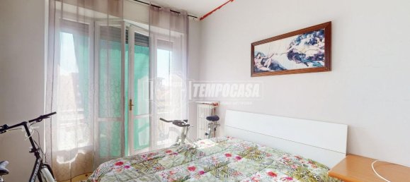 3 rooms Apartment in Turin, Italy No. 167621 2