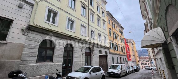 2 bedrooms Apartment in Trieste, Italy No. 208845 2
