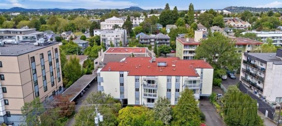 2 bedrooms Condo in British Columbia, Canada No. 1320 2