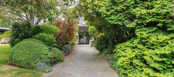 2 bedrooms Condo in British Columbia, Canada No. 1320 4