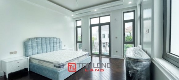5 bedrooms Villa in Long Bien, Vietnam No. 526 16