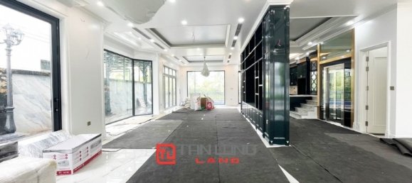 5 bedrooms Villa in Long Bien, Vietnam No. 526 2