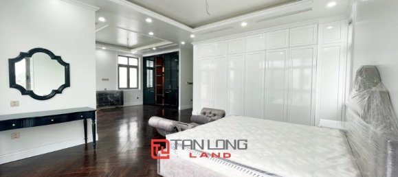 5 bedrooms Villa in Long Bien, Vietnam No. 526 17