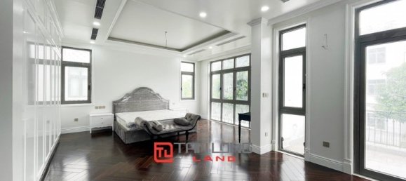 5 bedrooms Villa in Long Bien, Vietnam No. 526 8