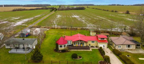 3 bedrooms House in Selkirk, Canada No. 953 4