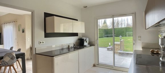 5 bedrooms House in Bullion, France No. 183202 2