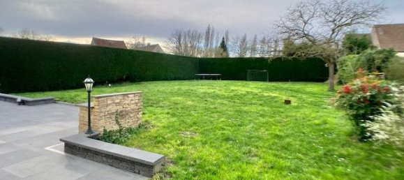 5 bedrooms House in Bullion, France No. 183202 8