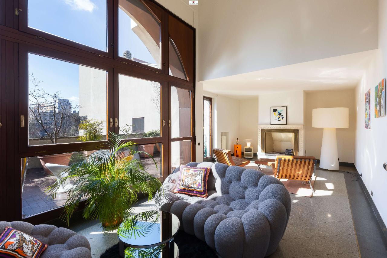 Пентхаус с 8 комнатами в Монца, Италия № 66096