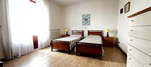 8 chambres Villa à Poggio Picenze, Italy No. 348524 14