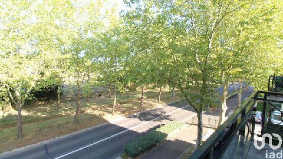 3 bedrooms Condo in Trappes, France No. 7340