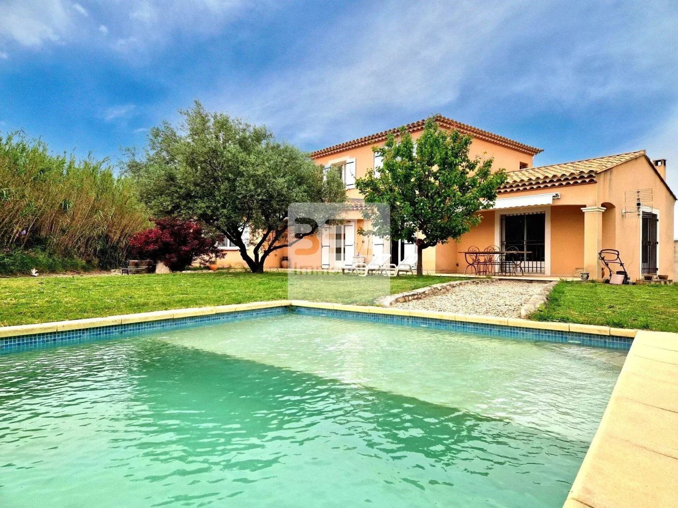 4 غرف نوم فيلا في Saint-Victor-la-Coste, France رقم 290080