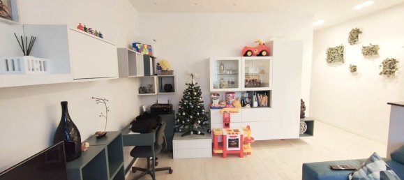 Casa de 4 divisões em Prato, Italy N.º 41428 2