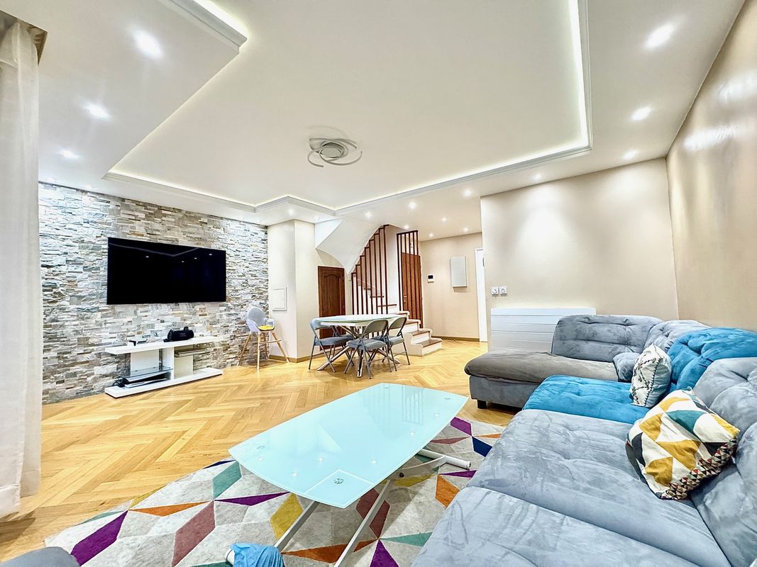 3 bedrooms Duplex in Noisy-le-Grand, France No. 130723