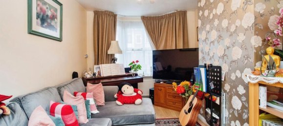 3 bedrooms House in Watford, United Kingdom No. 6059 3