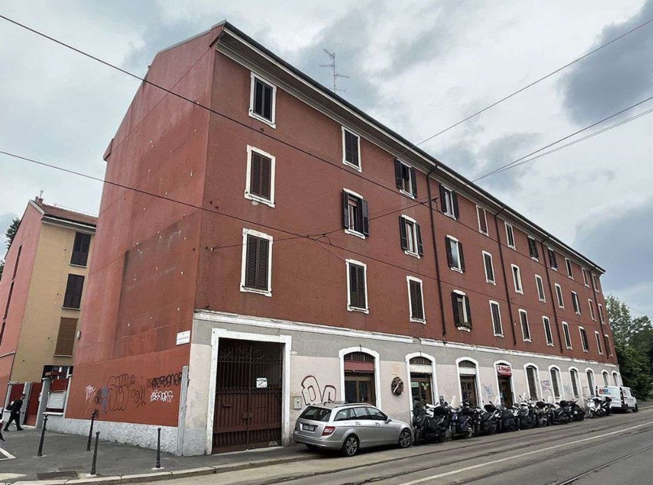 Квартира с 2 комнатами в Милан, Италия № 241041