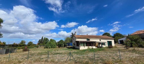 3 bedrooms House in Adriers, France No. 340166 2