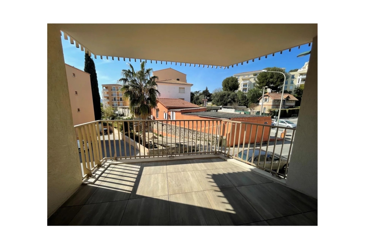 2 rooms Apartment in Hyeres, France No. 285591