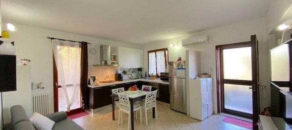 5 rooms Apartment in Montescudo Monte Colombo, Italy No. 37293 4