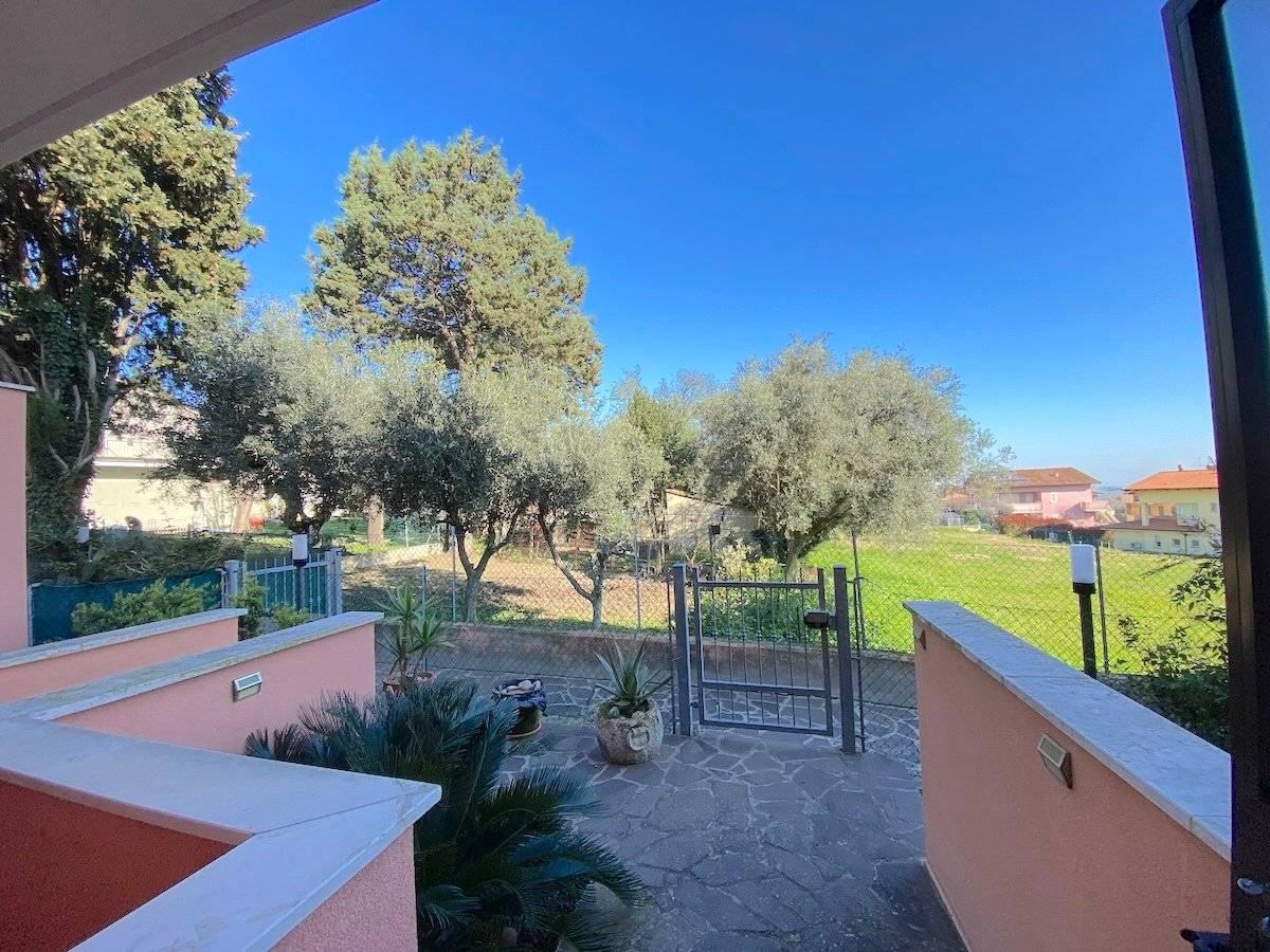 5 rooms Apartment in Montescudo Monte Colombo, Italy No. 37293