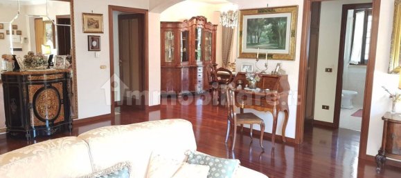 Villa de 3 dormitorios en Guidonia Montecelio, Italy No. 124824 25