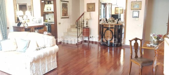 Villa de 3 dormitorios en Guidonia Montecelio, Italy No. 124824 8