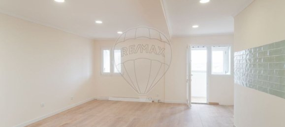 713m² Building in Lisbon, Portugal No. 90275 5