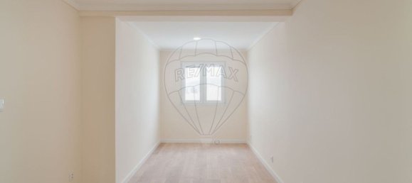 713m² Building in Lisbon, Portugal No. 90275 8