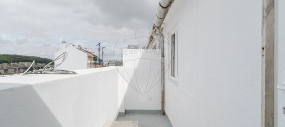 713m² Building in Lisbon, Portugal No. 90275 11